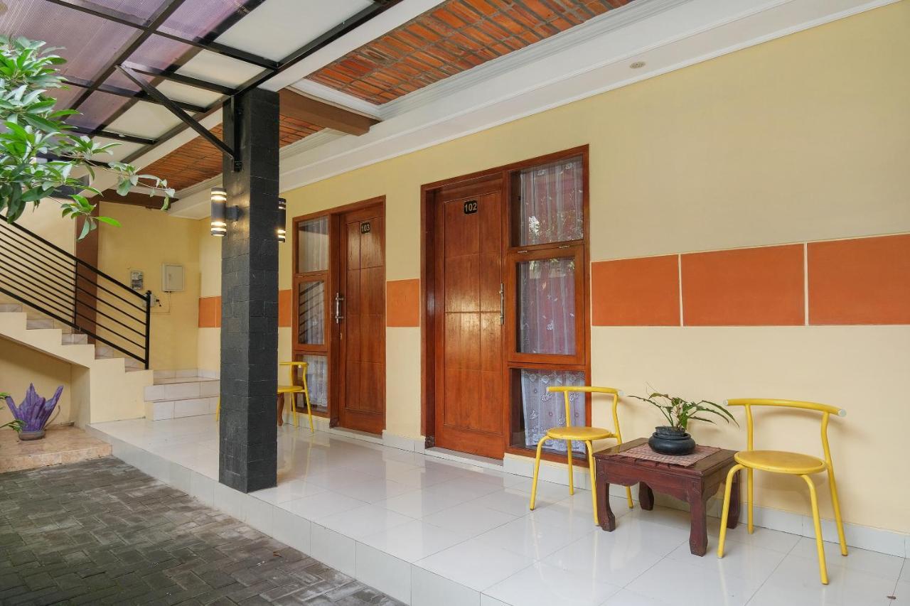 OYO 577 Ndalem Pundhi Guest House Yogyakarta Exterior foto